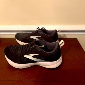 Women’s Brooks Revel 4